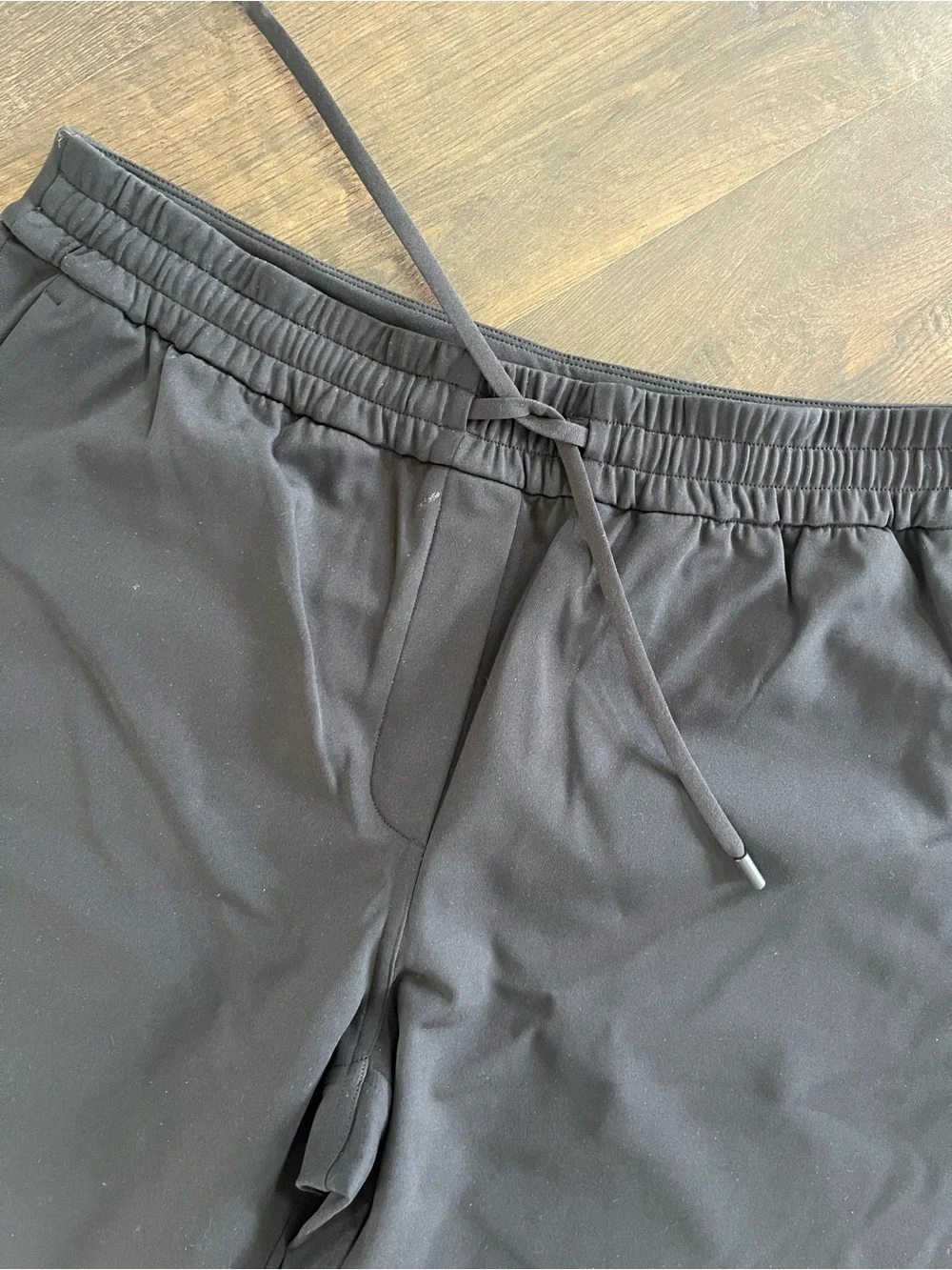 LULULEMON Black Tapered Leg 26